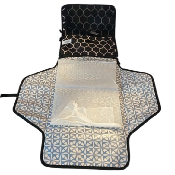 2/$30 Never Used Skip Hop Portable Changing Pad Station Clutch Bag - Picture 13 of 15